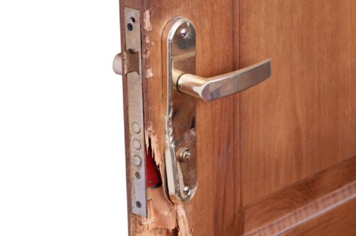 Fristlose Kündigung psychisch kranker Mieter - Beschädigung Wohnungseingangstür Nachbar